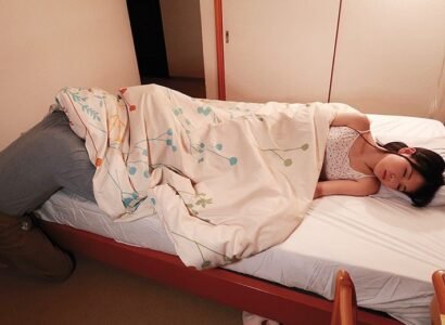 Cháu gái đã đến độ tuổi chú thấy ngực đẹp nên chú mời chịch