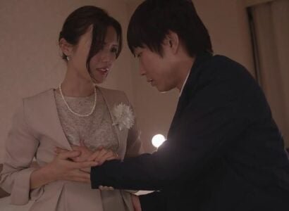 Chàng trai mới tốt nghiệp đã được mẹ kế phục vụ