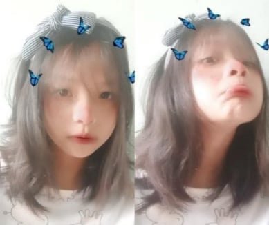 Em học sinh khoe hàng cho bạn xem