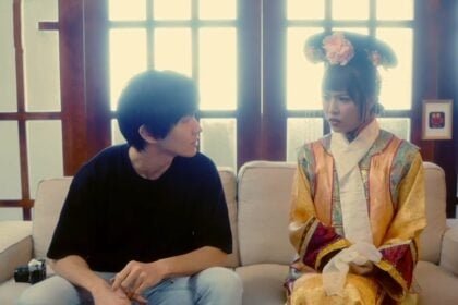 Cô gái Hoàng Châu Cách Cách xuyên không vào thế giới mới, tận hưởng khoái cảm cùng anh chàng thợ ảnh