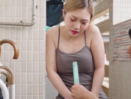 Khi con gái đi vắng, mẹ chồng của con trai đã làm những điều cấm kỵ với cô ấy